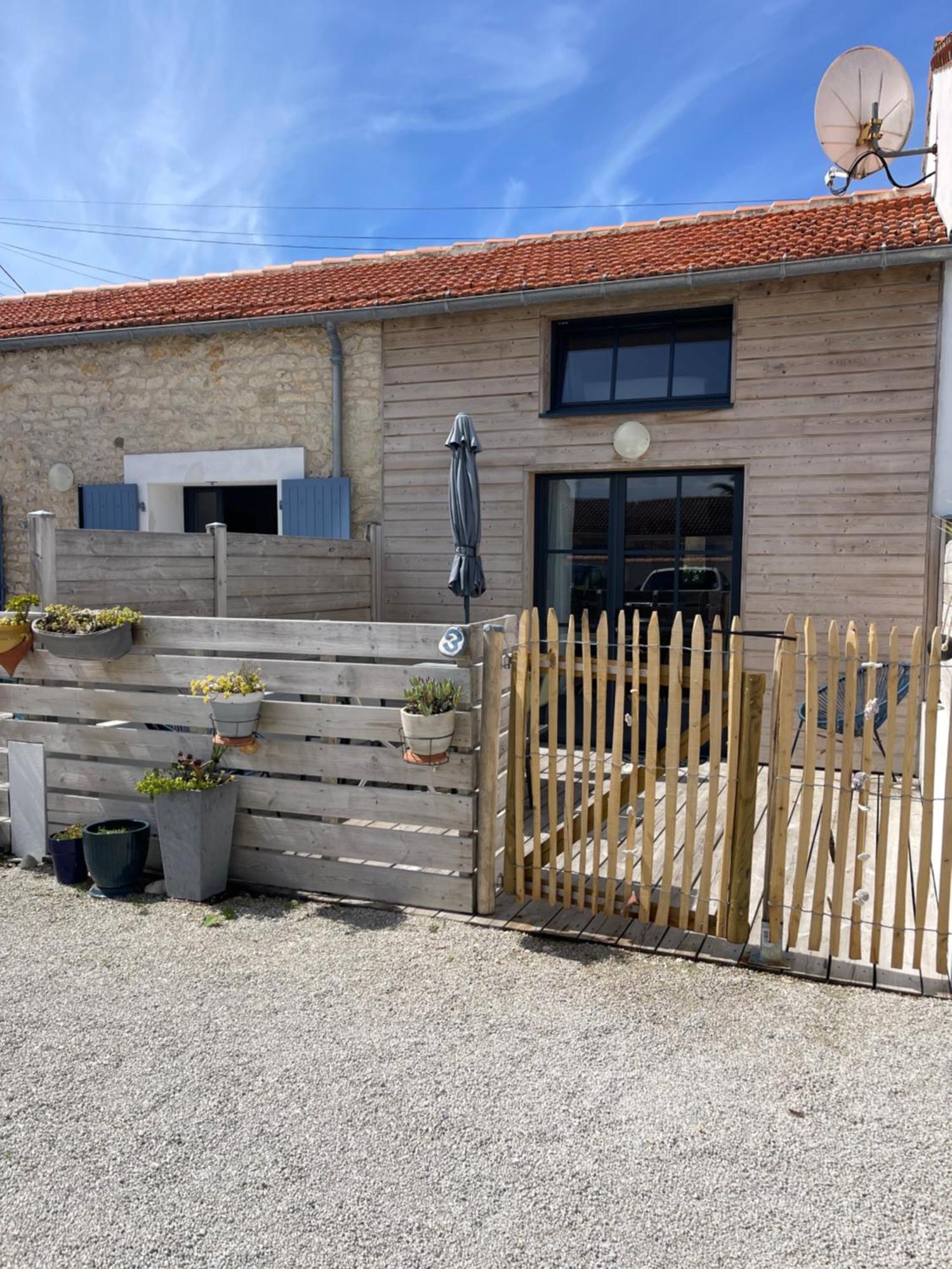 Clos Des Aigrettes -6 Gites De Charme Et Confort A 30M Du Port De La Cotiniere Exterior photo